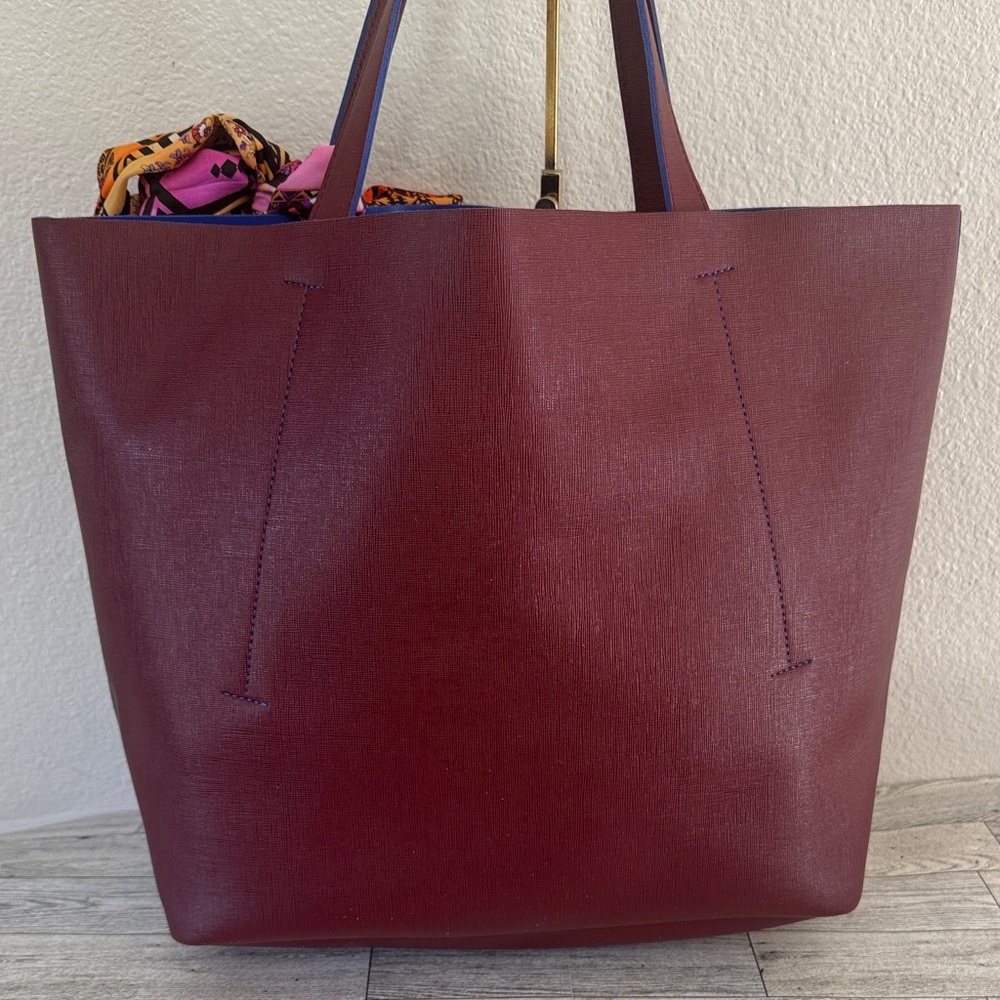 Oscar de la Renta Tote & Silk Scarf - Picture 4 of 15